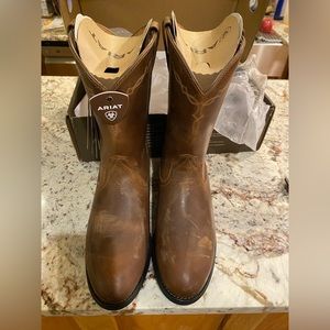 Ariat Men's Heritage Roper Boots Distressed Brown 10002284, 10.5EE. NEW! In Box